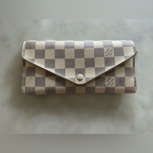 Louis Vuitton beige wallet